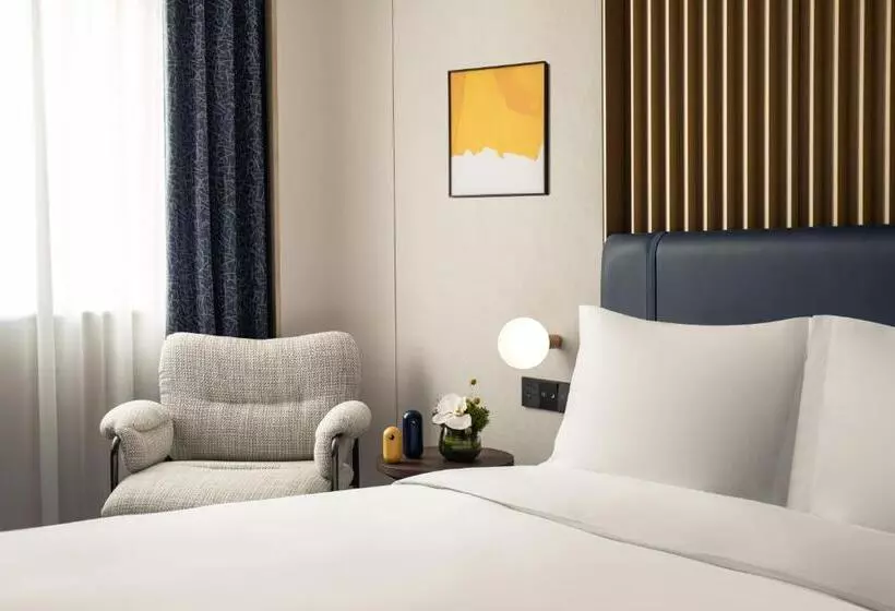 キングサイズベッドのスタンダードルーム, Voco Wuhan Xinhua, An Ihg