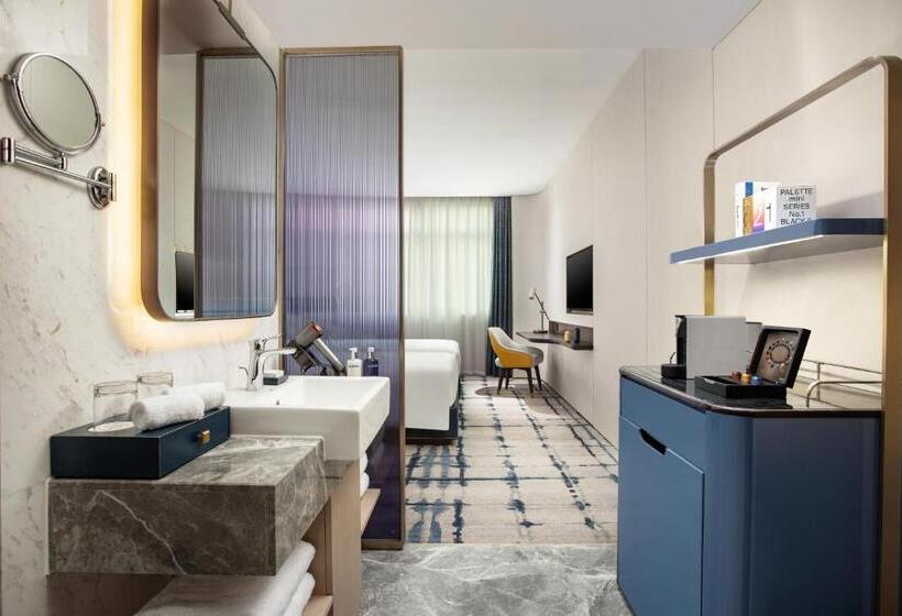 Номер Стандарт с Гостиной, Voco Wuhan Xinhua, An Ihg