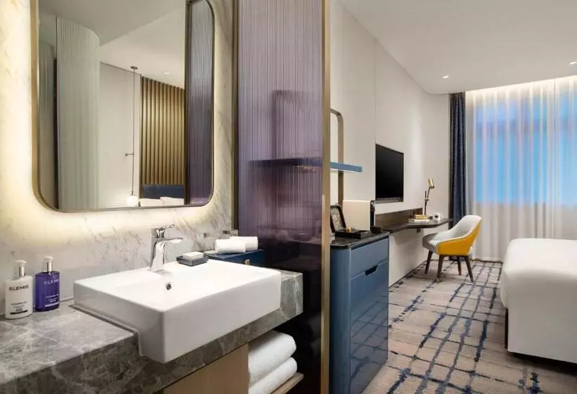 キングサイズベッドのスイートルーム, Voco Wuhan Xinhua, An Ihg