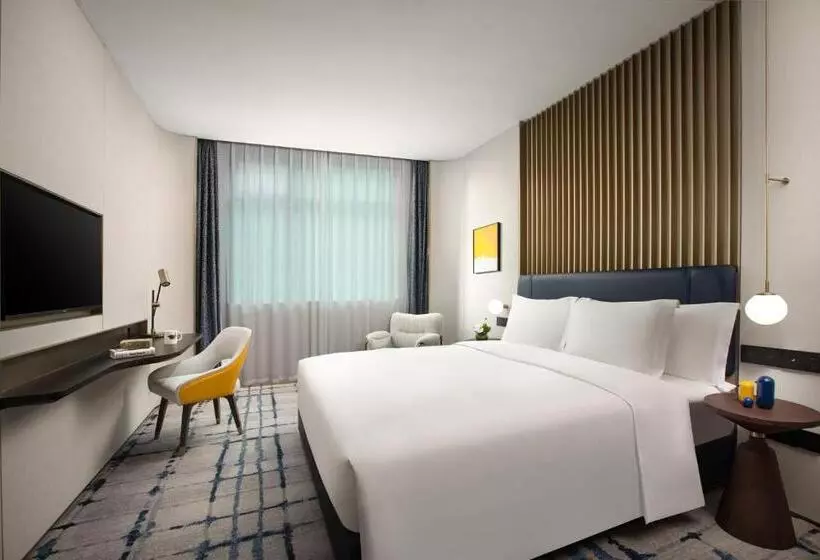 キングサイズベッドのスイートルーム, Voco Wuhan Xinhua, An Ihg