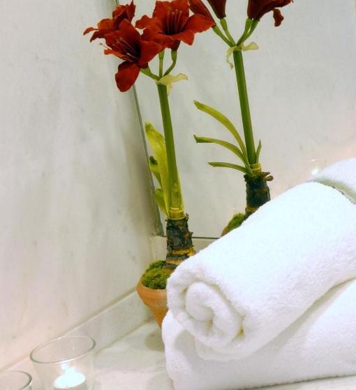 经济型家庭间, Limneon Resort & Spa