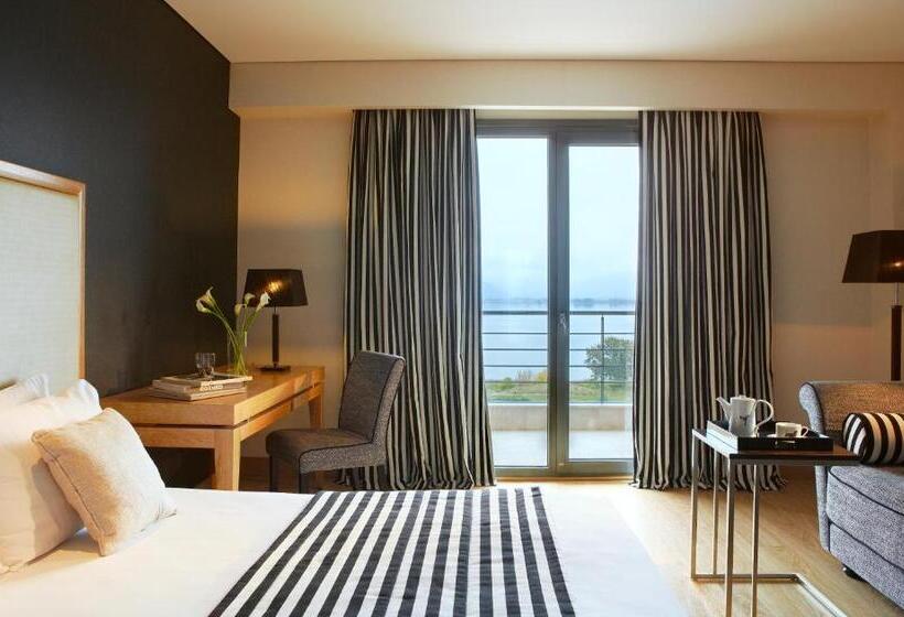 带河湖景观的轻年套房, Limneon Resort & Spa