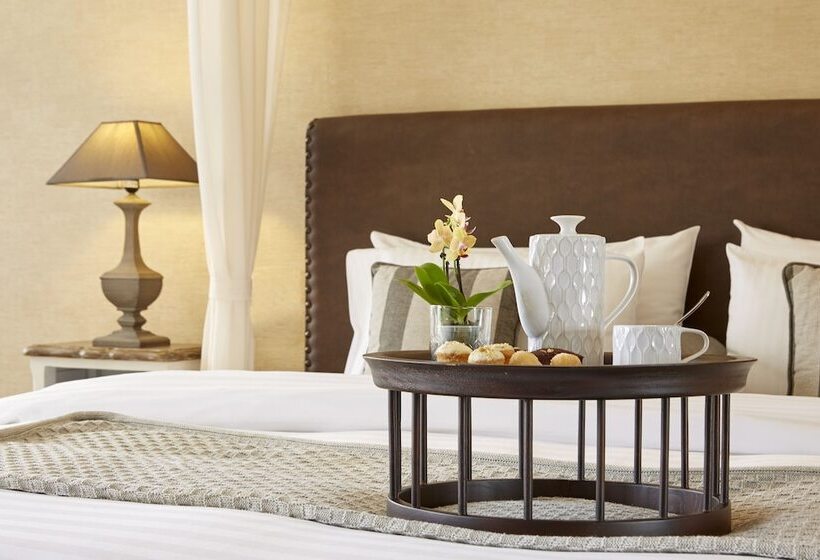 带河湖景观的轻年套房, Limneon Resort & Spa