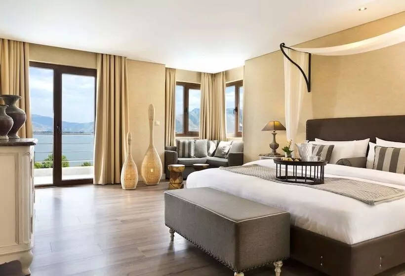 سوییت جونیور با چشم‌انداز دریاچه, Limneon Resort & Spa