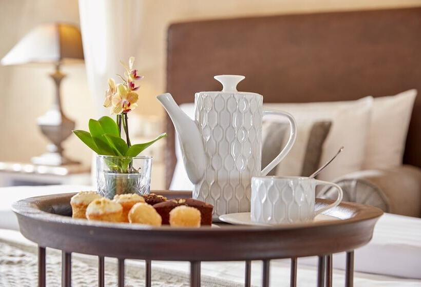 Superior suite with lake view, Limneon Resort & Spa