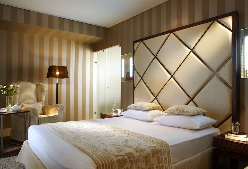 Superior suite with lake view, Limneon Resort & Spa