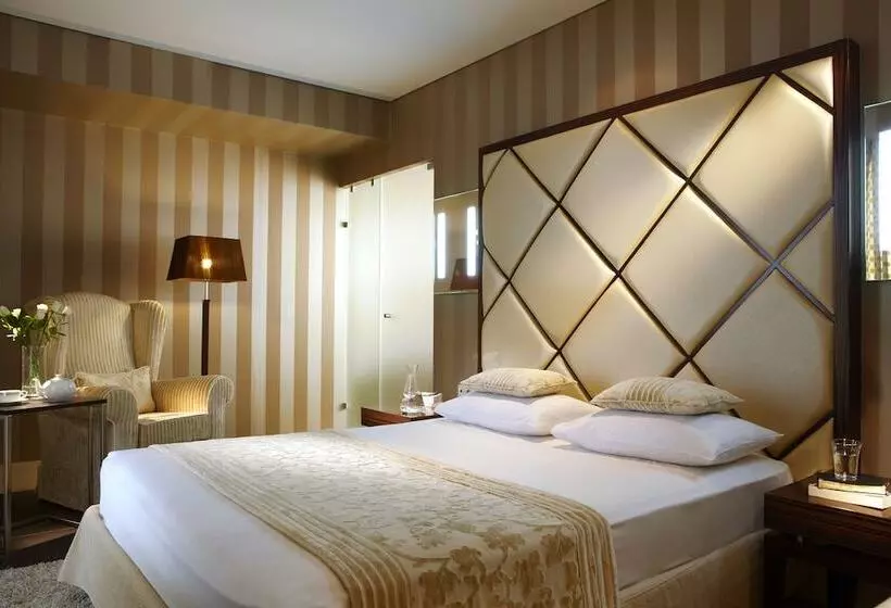 Superior suite with lake view, Limneon Resort & Spa