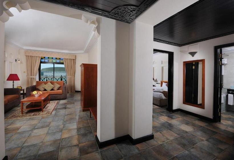 سوییت با چشم‌انداز دریا, Novotel Bahrain Al Dana Resort