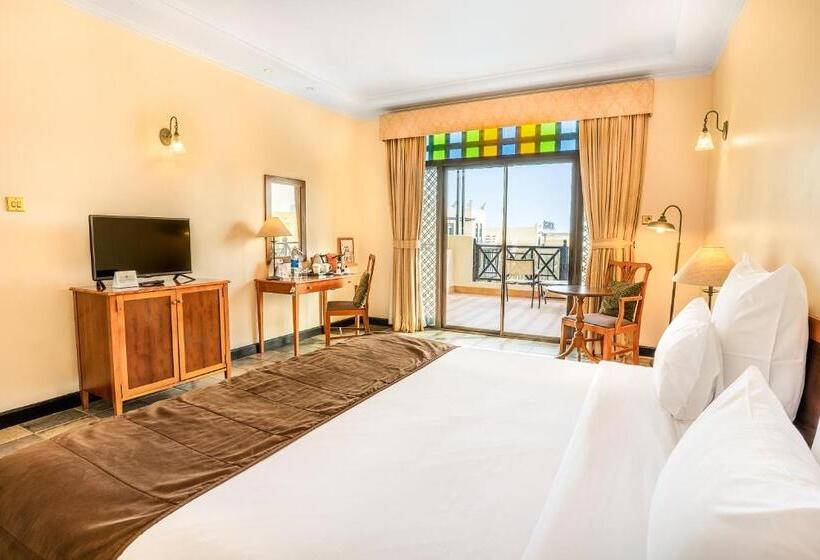 سوییت با چشم‌انداز دریا, Novotel Bahrain Al Dana Resort