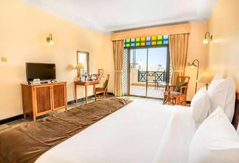 سوییت با چشم‌انداز دریا, Novotel Bahrain Al Dana Resort
