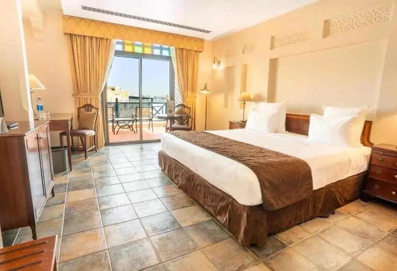 سوییت با چشم‌انداز دریا, Novotel Bahrain Al Dana Resort