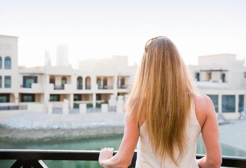 اتاق سوپریور با تخت بزرگ, Novotel Bahrain Al Dana Resort