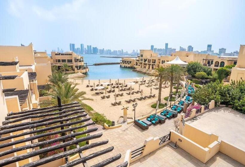 اتاق سوپریور با تخت بزرگ, Novotel Bahrain Al Dana Resort