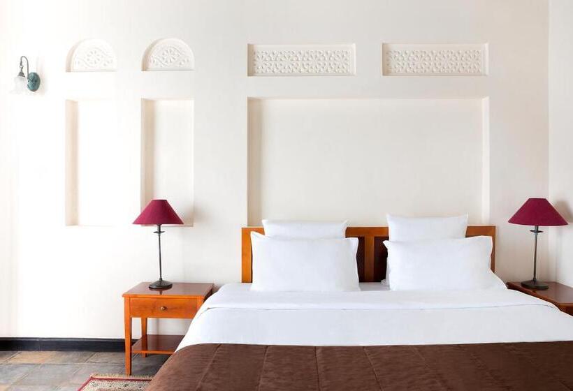 اتاق سوپریور با تخت بزرگ, Novotel Bahrain Al Dana Resort