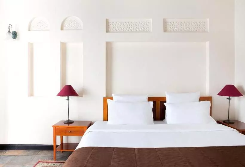 اتاق سوپریور با تخت بزرگ, Novotel Bahrain Al Dana Resort