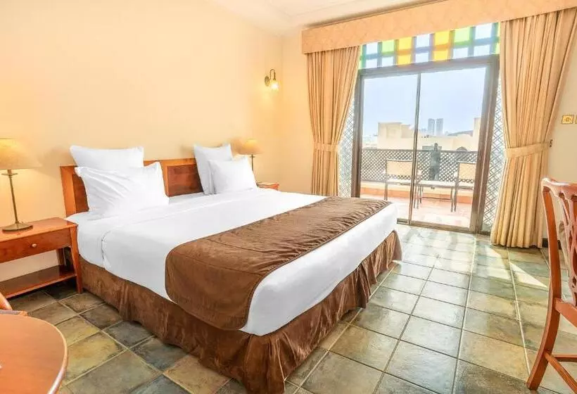 سوییت با چشم‌انداز استخر, Novotel Bahrain Al Dana Resort