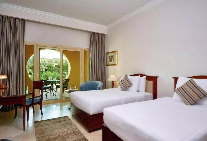 اتاق لوکس با چشمانداز باغ, Mövenpick Hotel Cairo Media City