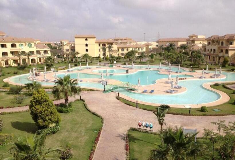 اتاق کلاسیک با چشم‌انداز استخر, Mövenpick Hotel Cairo   Media City