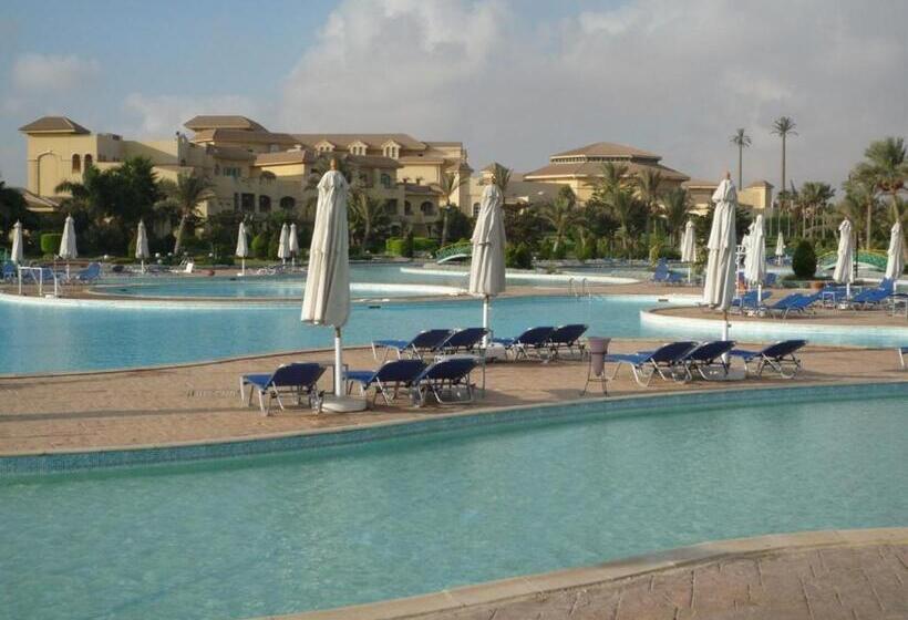 اتاق کلاسیک با چشم‌انداز استخر, Mövenpick Hotel Cairo   Media City