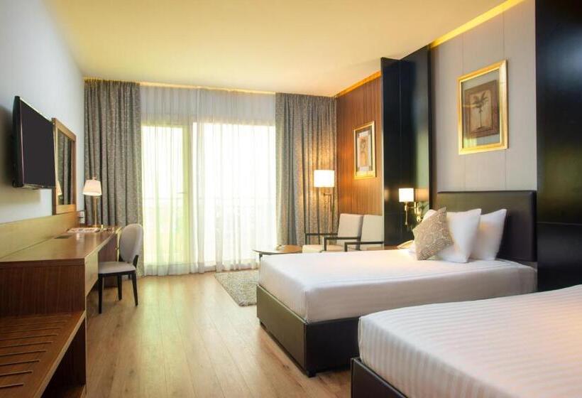 اتاق استاندارد با چشم‌انداز استخر, Mövenpick Hotel Cairo   Media City