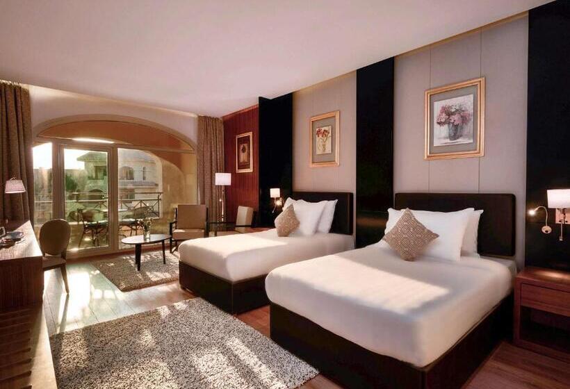 اتاق استاندارد با چشم‌انداز استخر, Mövenpick Hotel Cairo   Media City