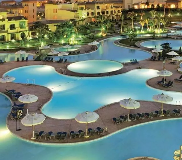 اتاق اجرایی با تخت بزرگ, Mövenpick Hotel Cairo Media City
