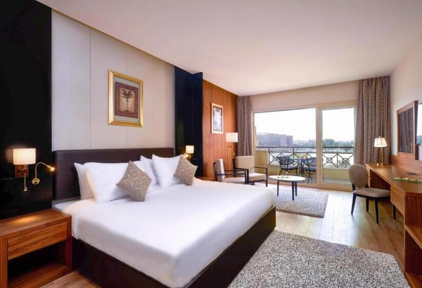اتاق اجرایی با تخت بزرگ, Mövenpick Hotel Cairo   Media City