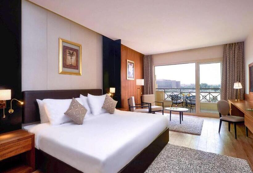 اتاق اجرایی با تخت بزرگ, Mövenpick Hotel Cairo   Media City