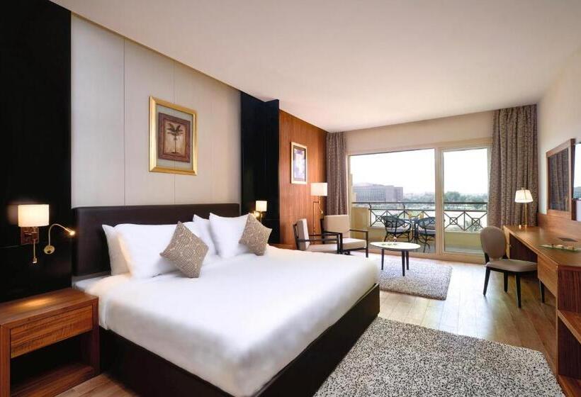 اتاق اجرایی با تخت بزرگ, Mövenpick Hotel Cairo   Media City