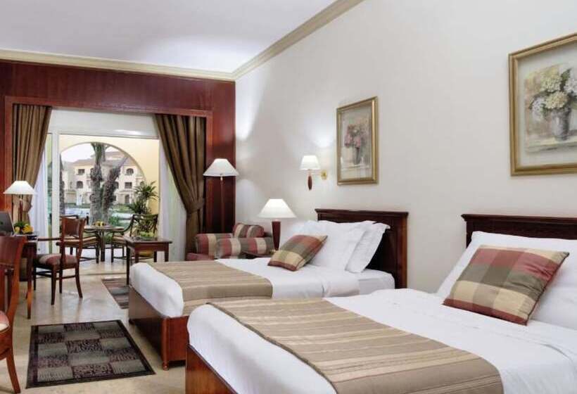 اتاق کلاسیک با چشم‌انداز استخر, Mövenpick Hotel Cairo   Media City