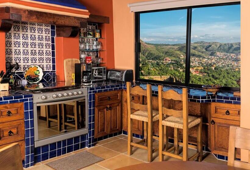 1 Bedroom Apartment Mountain View, Casa Estrella De La Valenciana Hotel Boutique