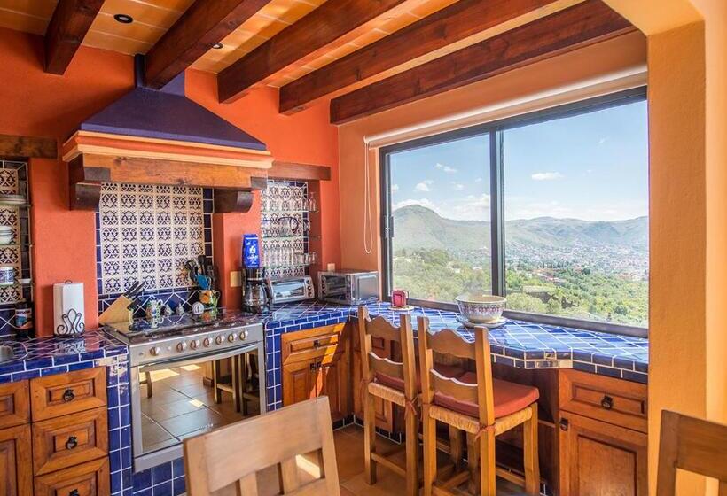 1 Bedroom Apartment Mountain View, Casa Estrella De La Valenciana Hotel Boutique