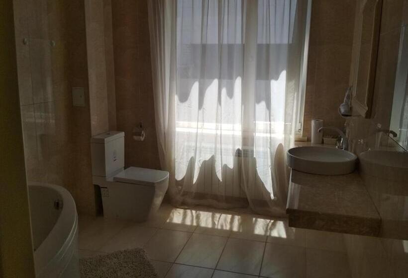 اتاق خانوادگی, Elita