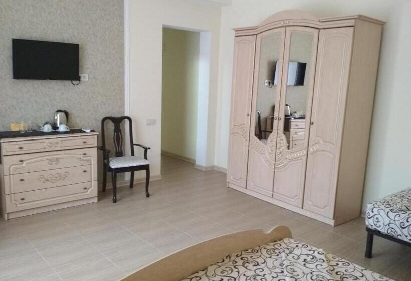 اتاق خانوادگی, Elita