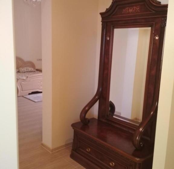 اتاق خانوادگی, Elita