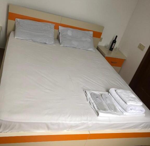 استودیوی استاندارد با چشم‌انداز دریا, Orange Home