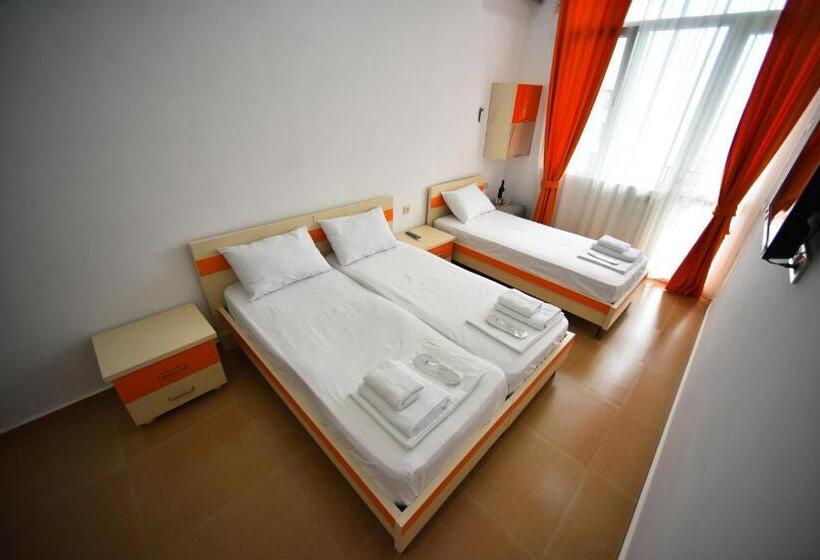 اتاق استاندارد سه نفره, Orange Home