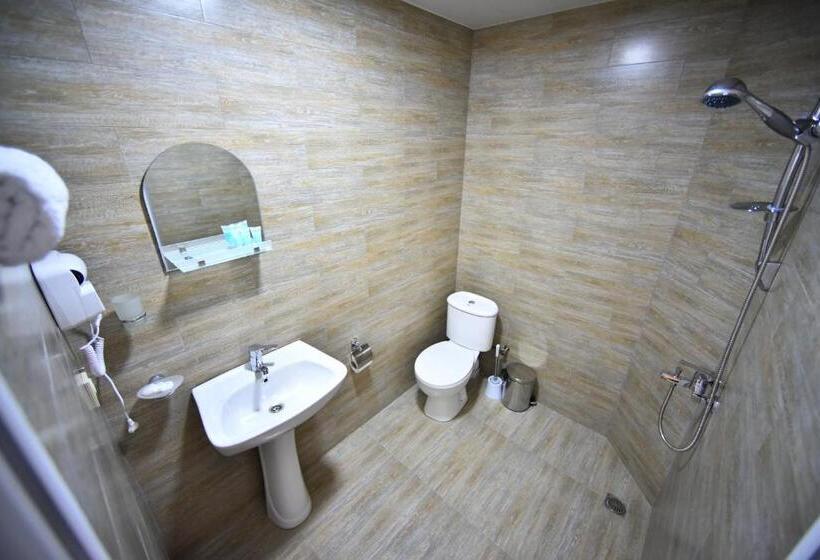 اتاق استاندارد سه نفره, Orange Home