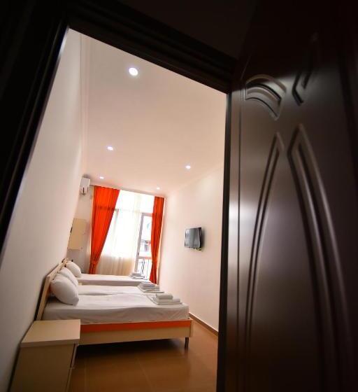 اتاق استاندارد سه نفره, Orange Home