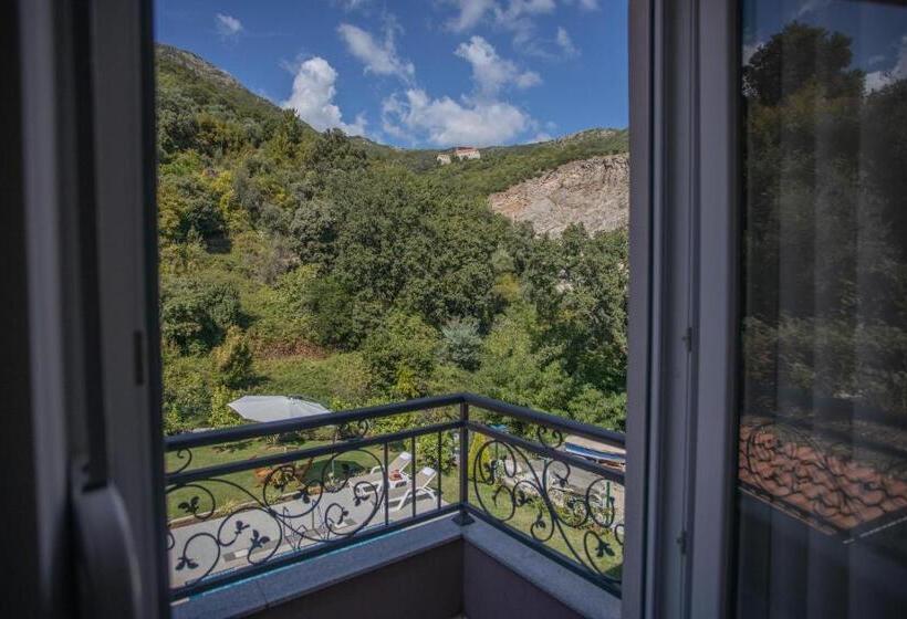 استودیو استاندارد با چشمانداز استخر, Apartments Gvozdenovic