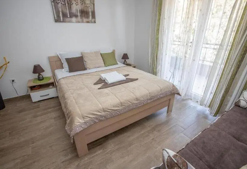 استودیوی استاندارد با چشم‌انداز دریا, Apartments Gvozdenovic