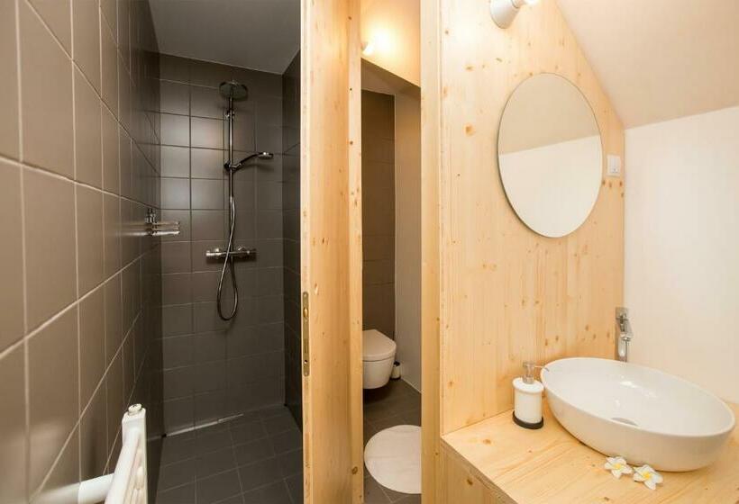 اتاق استاندارد با چشمانداز کوهستان, Hiša Erlah