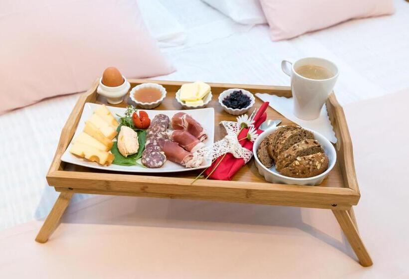 اتاق استاندارد با چشمانداز کوهستان, Hiša Erlah