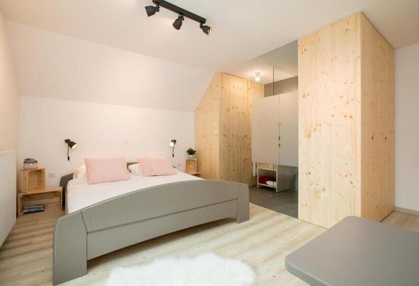 اتاق استاندارد با چشمانداز کوهستان, Hiša Erlah