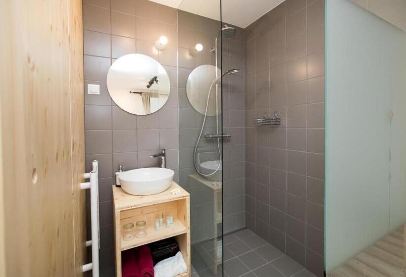 اتاق استاندارد با چشمانداز کوهستان, Hiša Erlah