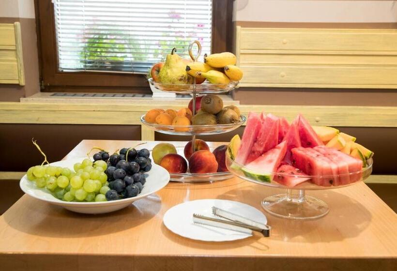 اتاق استاندارد, Hiša Erlah