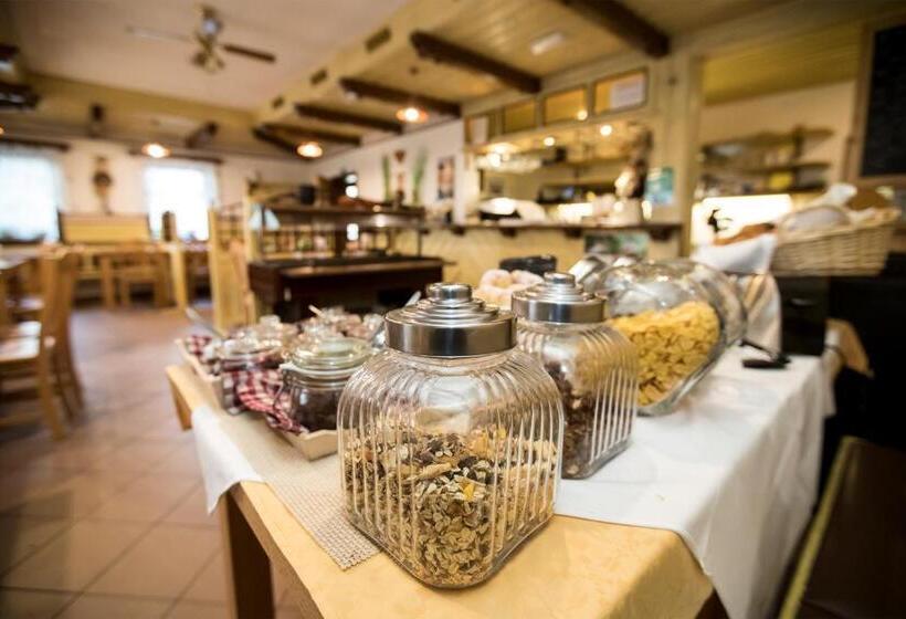 اتاق اکونومی, Hiša Erlah