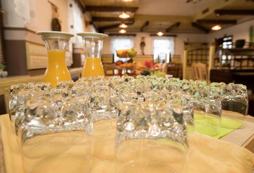 اتاق اکونومی, Hiša Erlah