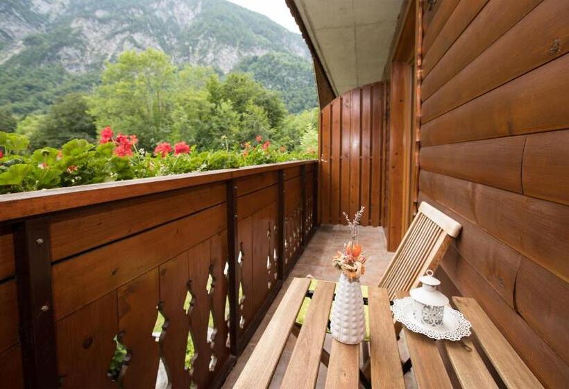 اتاق اکونومی, Hiša Erlah