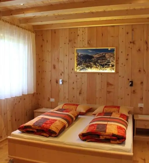 اتاق استاندارد سه نفره, B&b Ciasa Brüscia